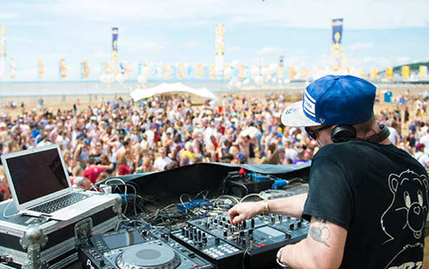 CORONA SUNSETS MUSIC FESTIVAL